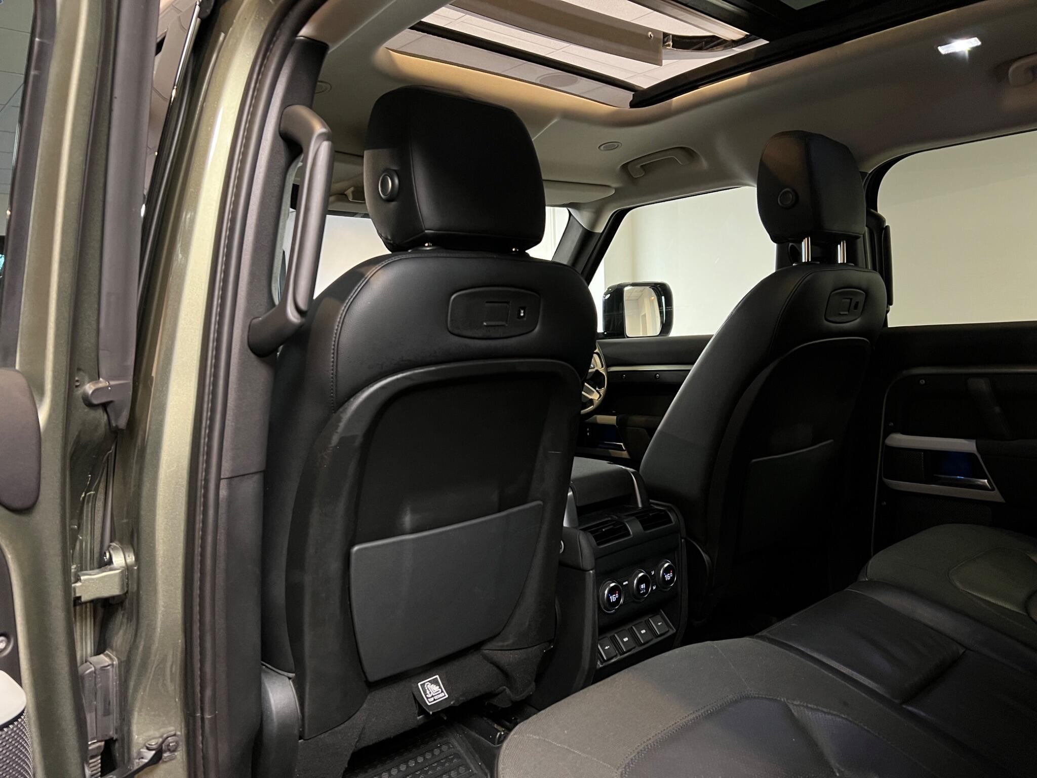 Land Rover Defender 110